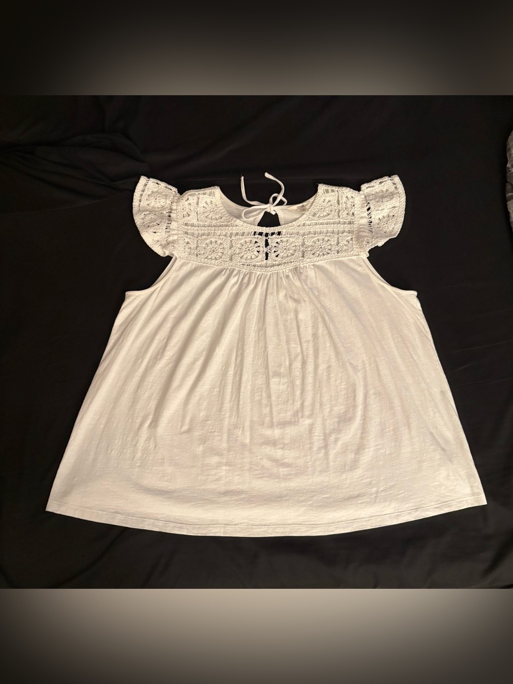 Women’s Terra & Sky ' White Crochet Yoke with flutter sleeve Top in size 1X EUC